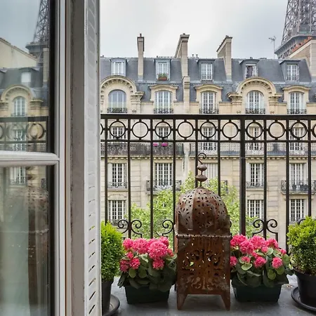 Avenue De La Bourdonnais Iv By Onefinestay Paris